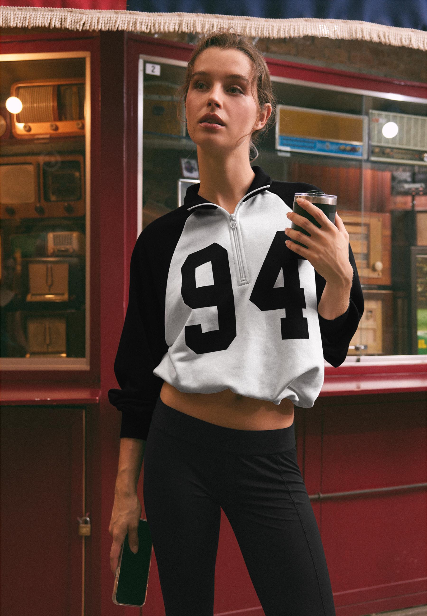 Raglan Sleeve Sweatshirt — Black