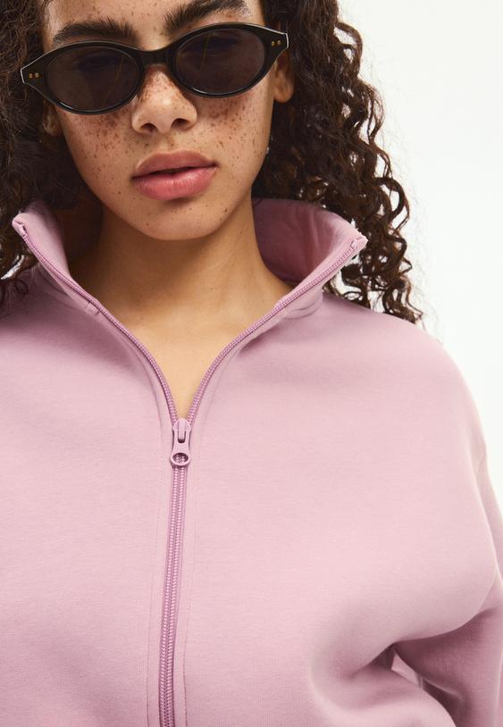 sudadera cropped cuello subido