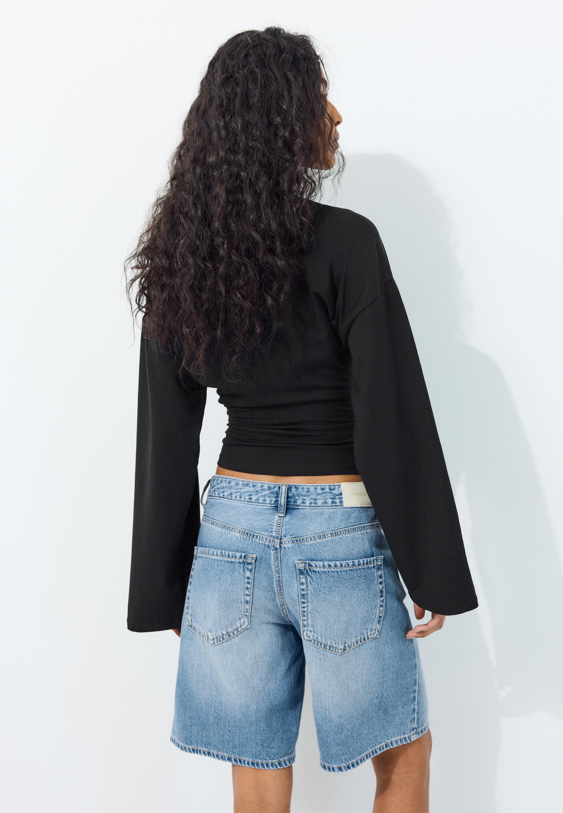 B11 Japanese-inspired long sleeve fitted waist T-shirt — Black