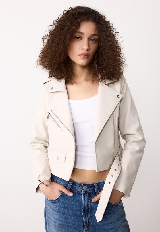 cazadora biker con cinturon efecto piel