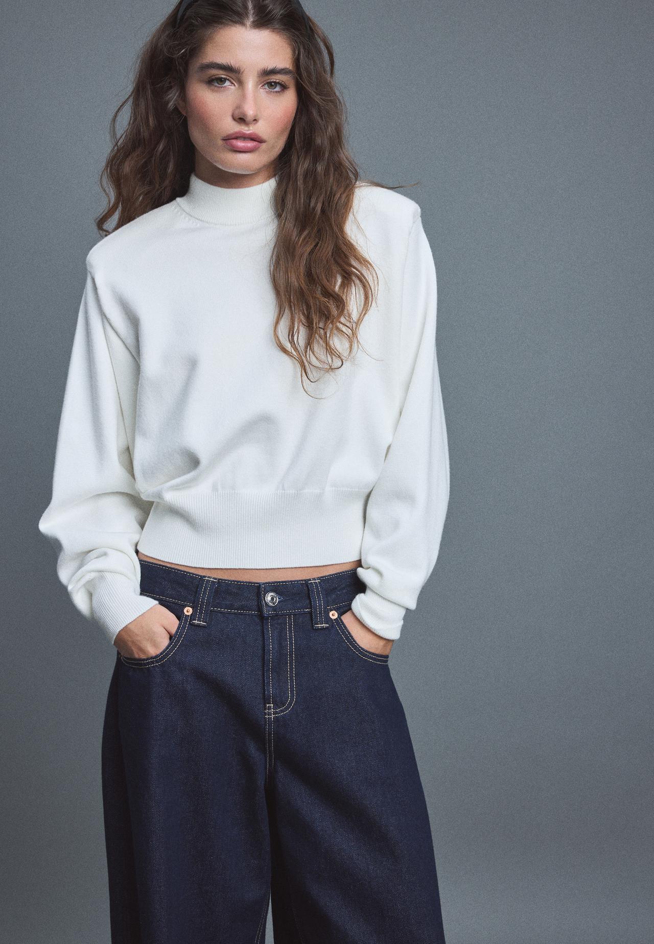 Padded shoulder knit jumper — Ecru