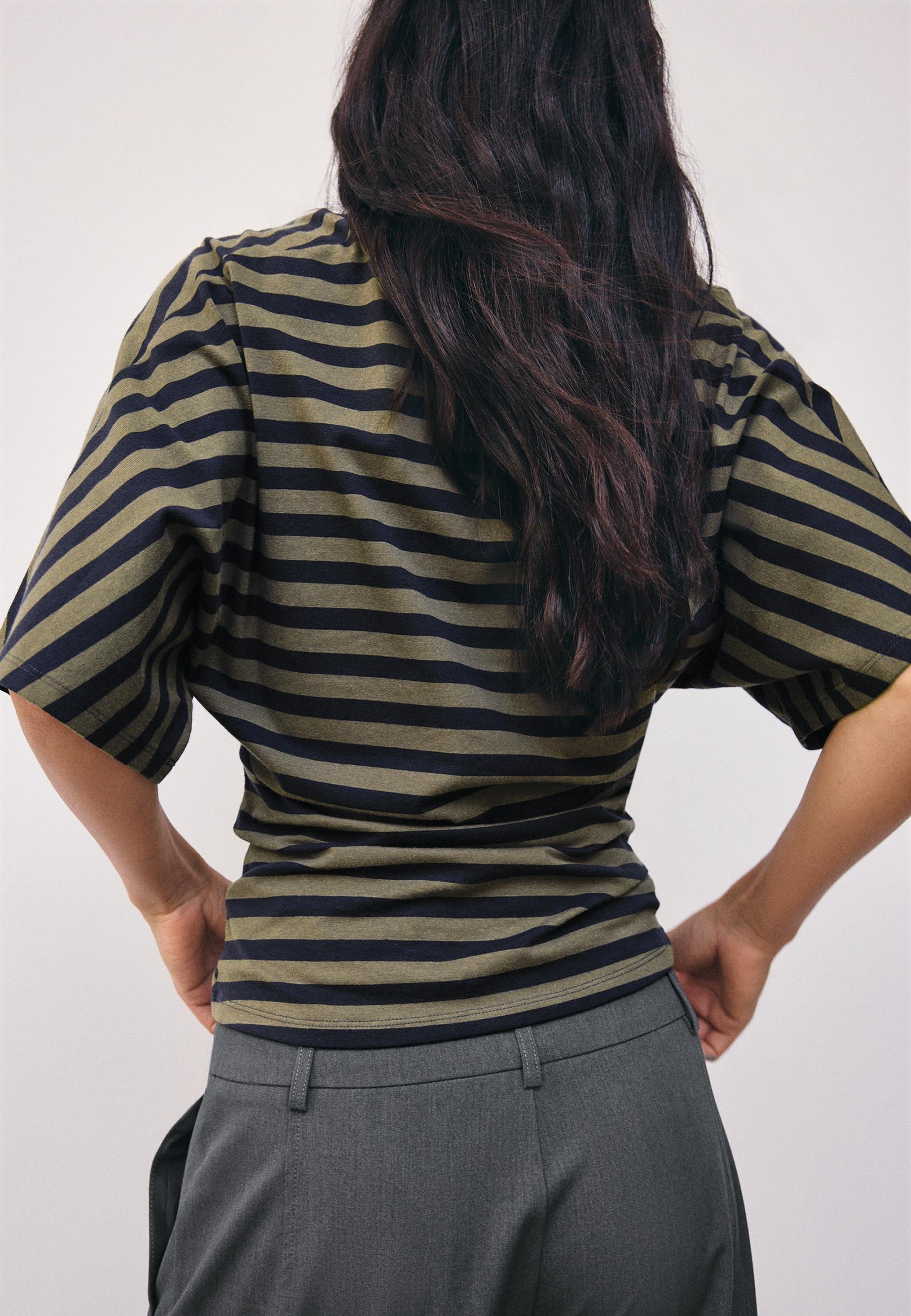 Stradivarius B08 Çizgili kısa Japon kollu t-shirt görsel 5