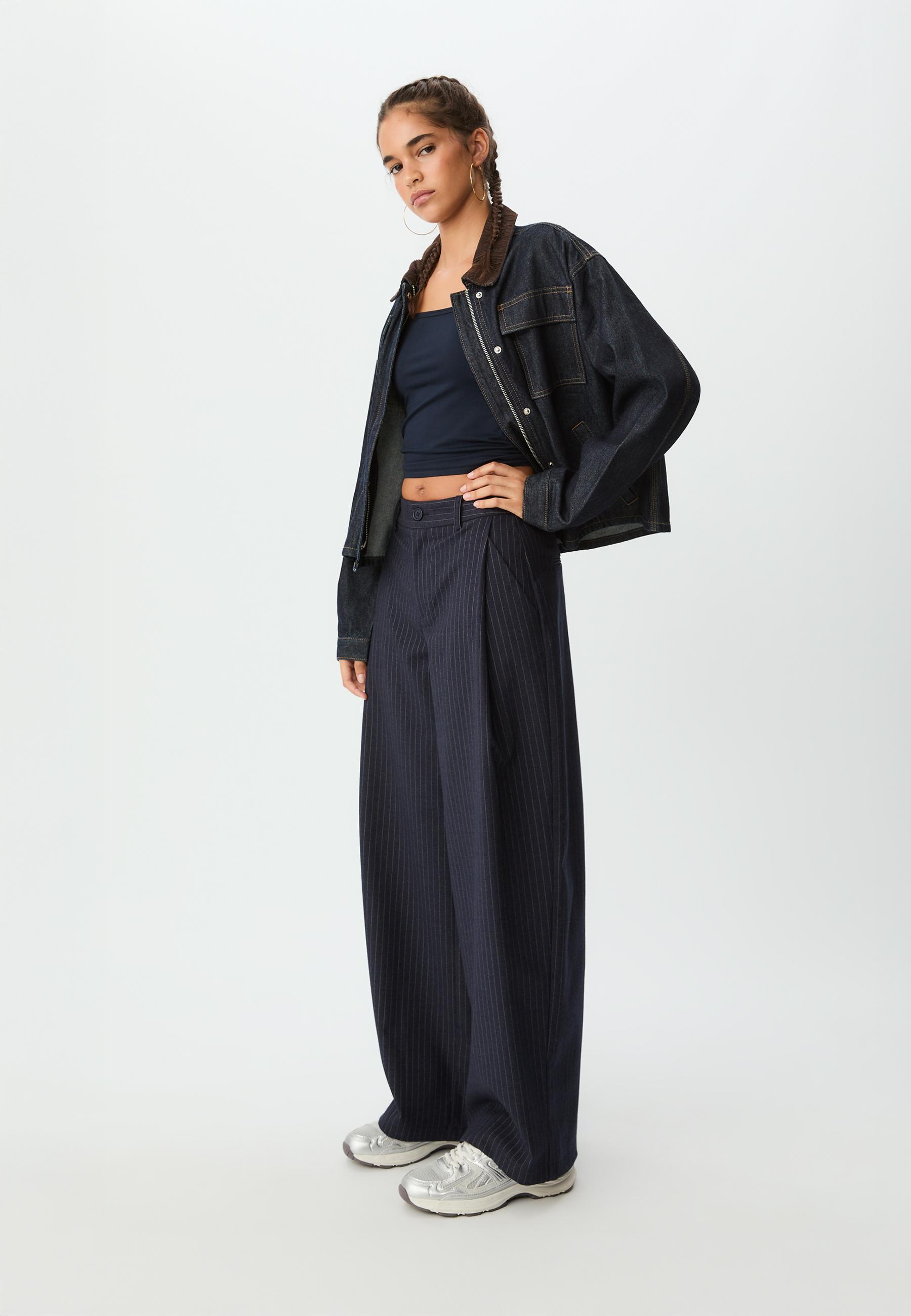 Pantalon habillé à pinces rayé