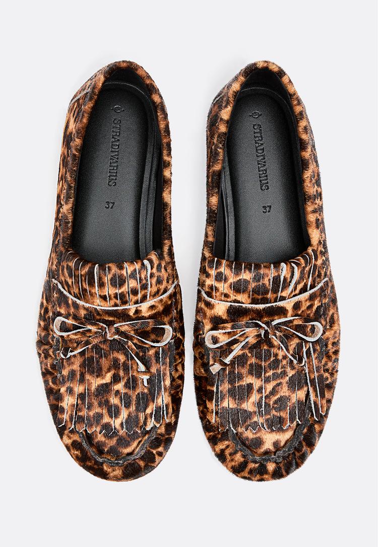 mocassins com franjas em pele animal print