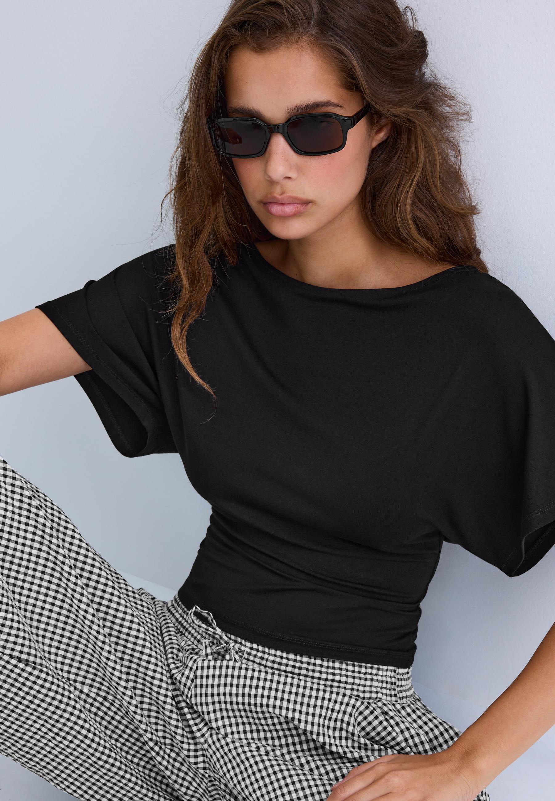 Short sleeve boat neck T-shirt - Women's fashion | Stradivarius