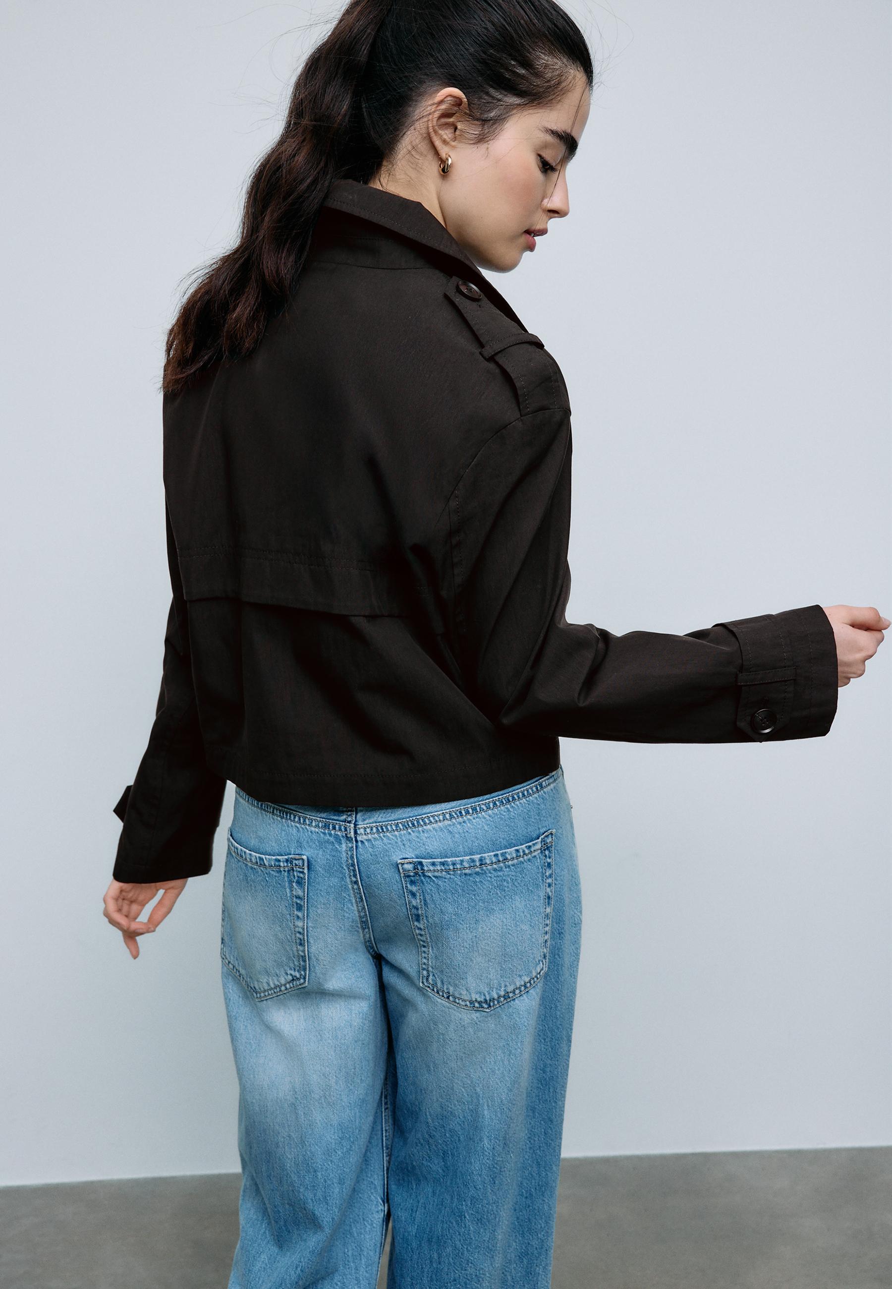Short double-breasted trench coat — Black