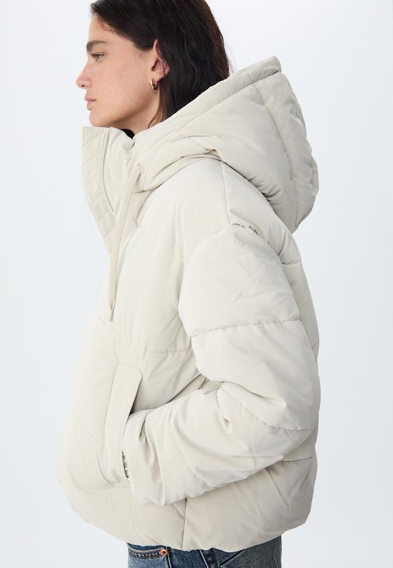 gesteppte-jacke-mit-kapuze