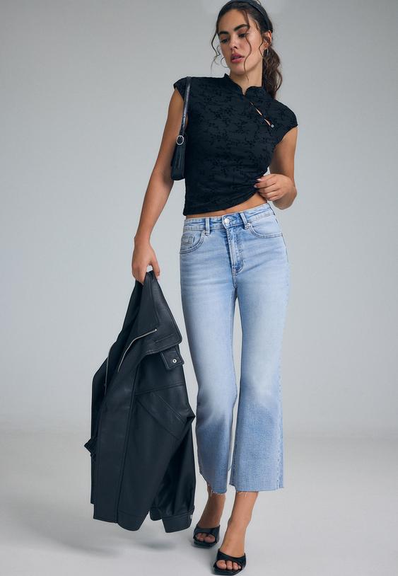 d78 cropped flared jeans