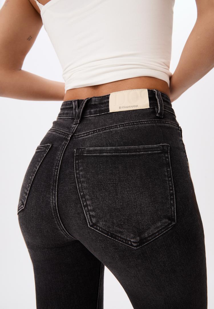 d09-skinny-jeans-mit-sehr-hohem-bund