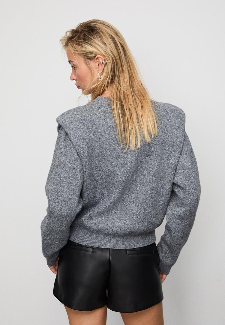tricot trui met schoudervullingen
