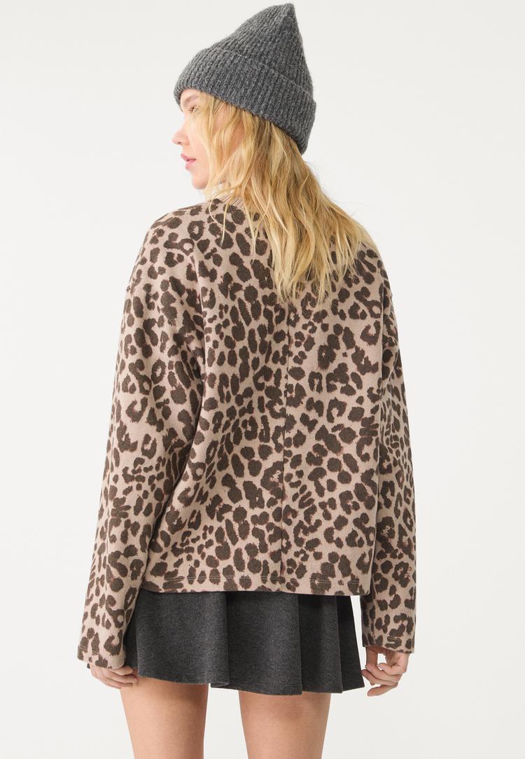 top en maille a col rond et imprime leopard