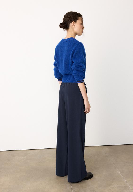 pantaloni ampi con dettaglio fibbia