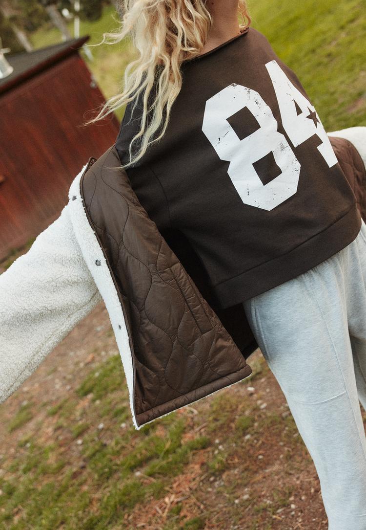 sudadera basica cuello asimetrico