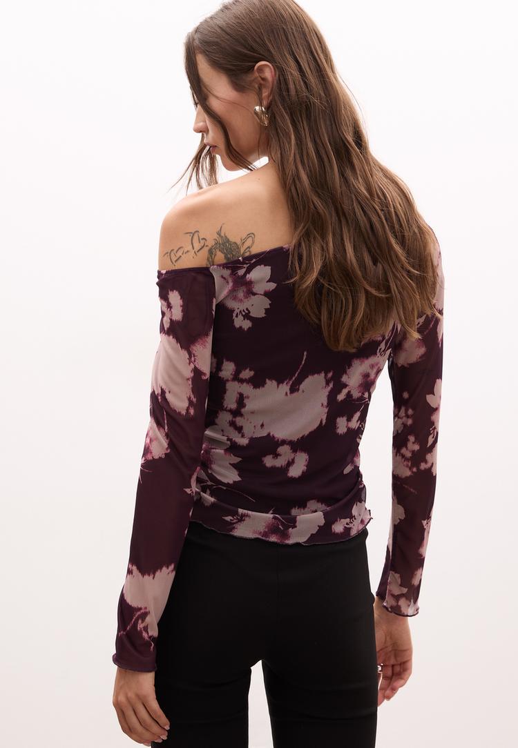 asymmetrisches-tull-shirt-mit-print