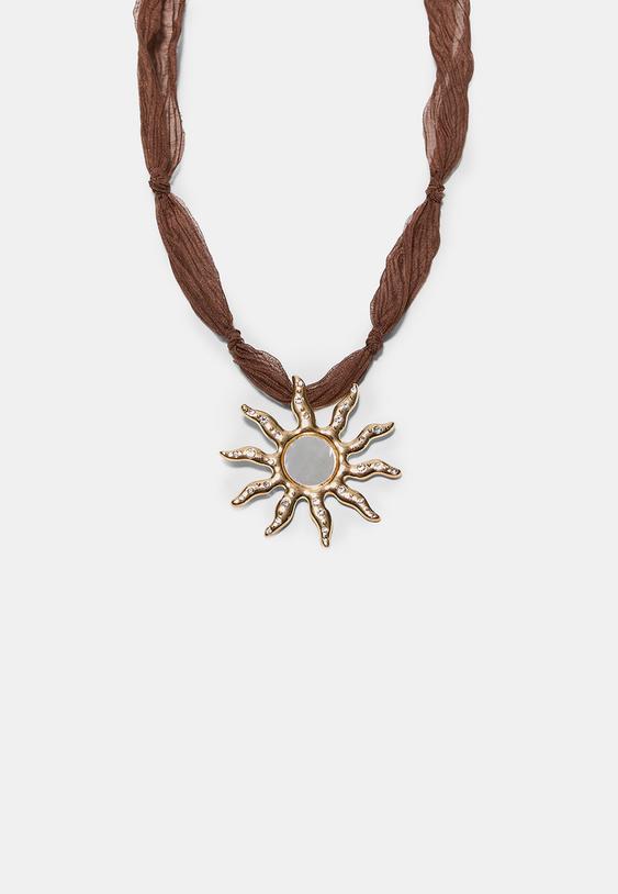 colar de tecido com sol efeito espelho