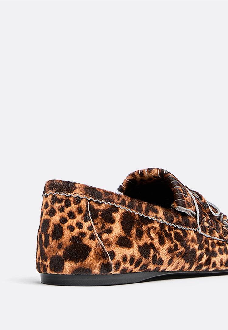 mocassins com franjas em pele animal print