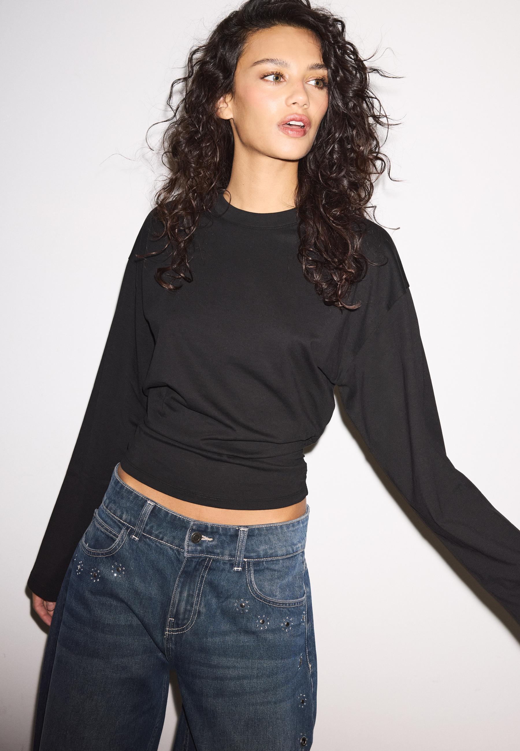 Long sleeve gathered T-shirt — Black