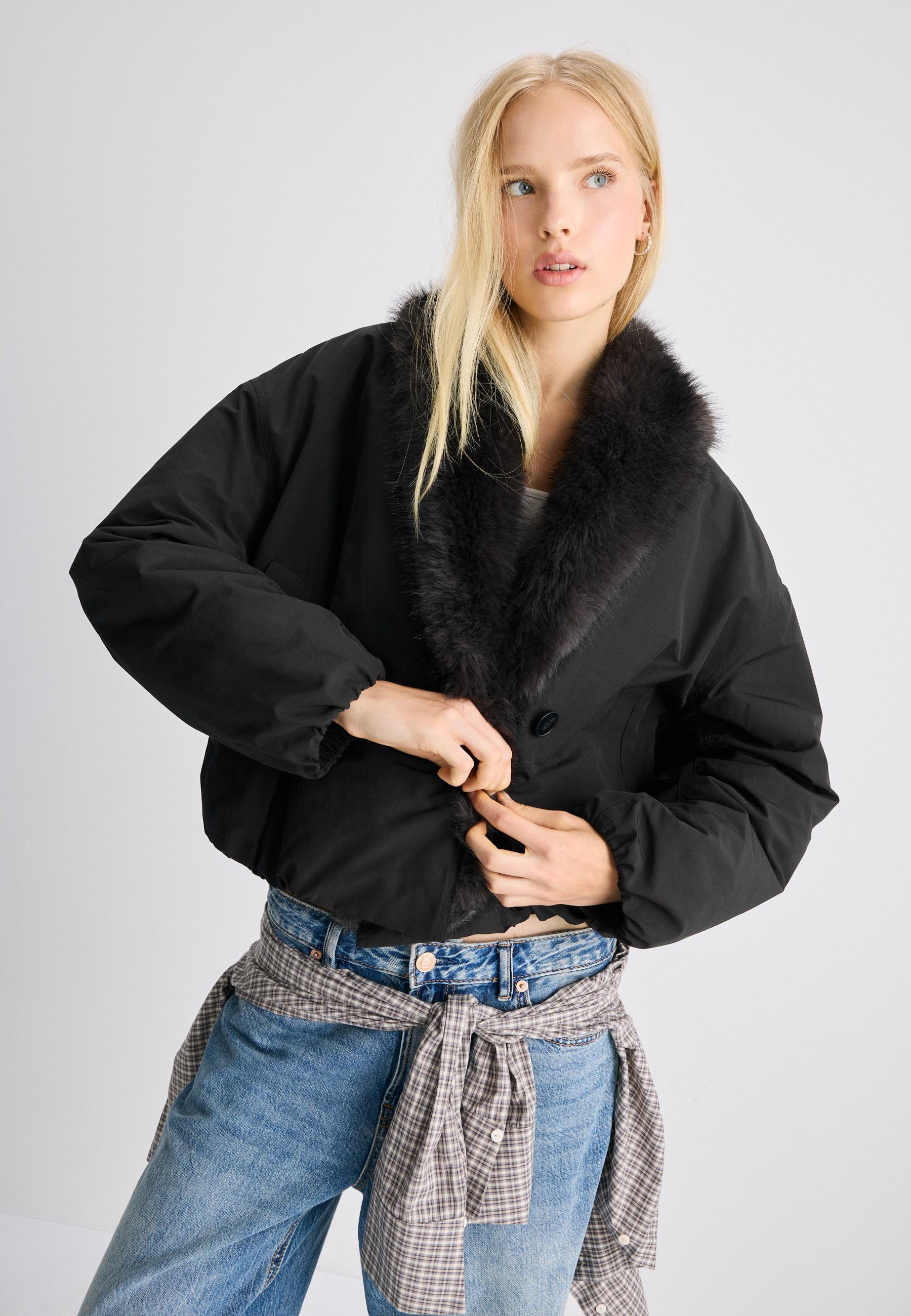 Padded jacket with faux fur collar — Black