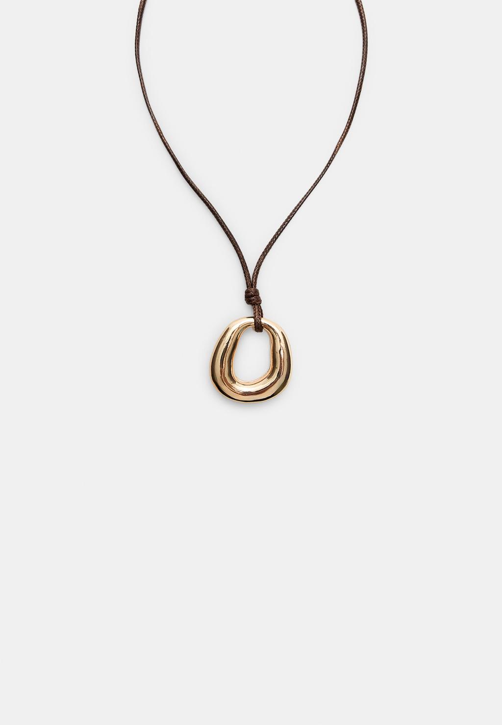 Collana con cordino e ciondolo