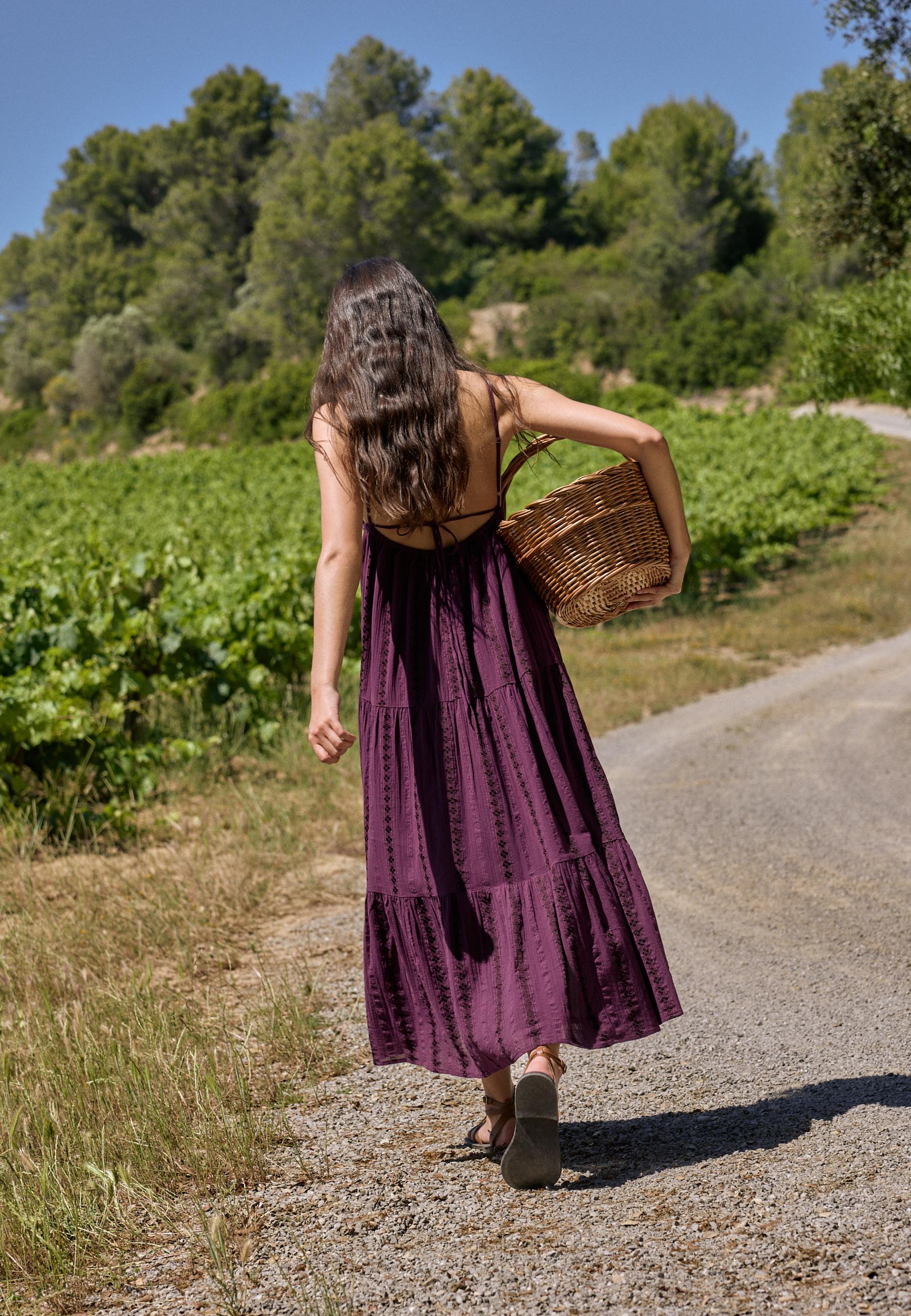 Long flowing dress with open back — Purple