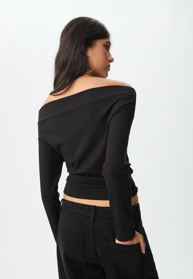 camiseta cuello barco
