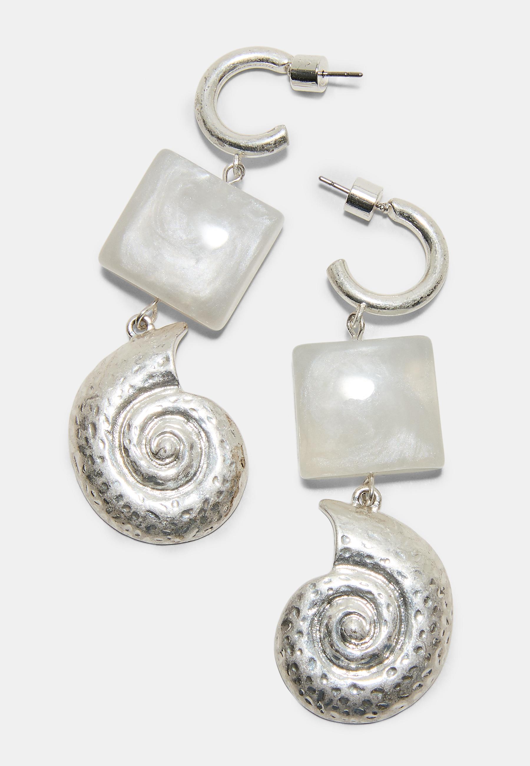 Seashell dangle earrings — Grey