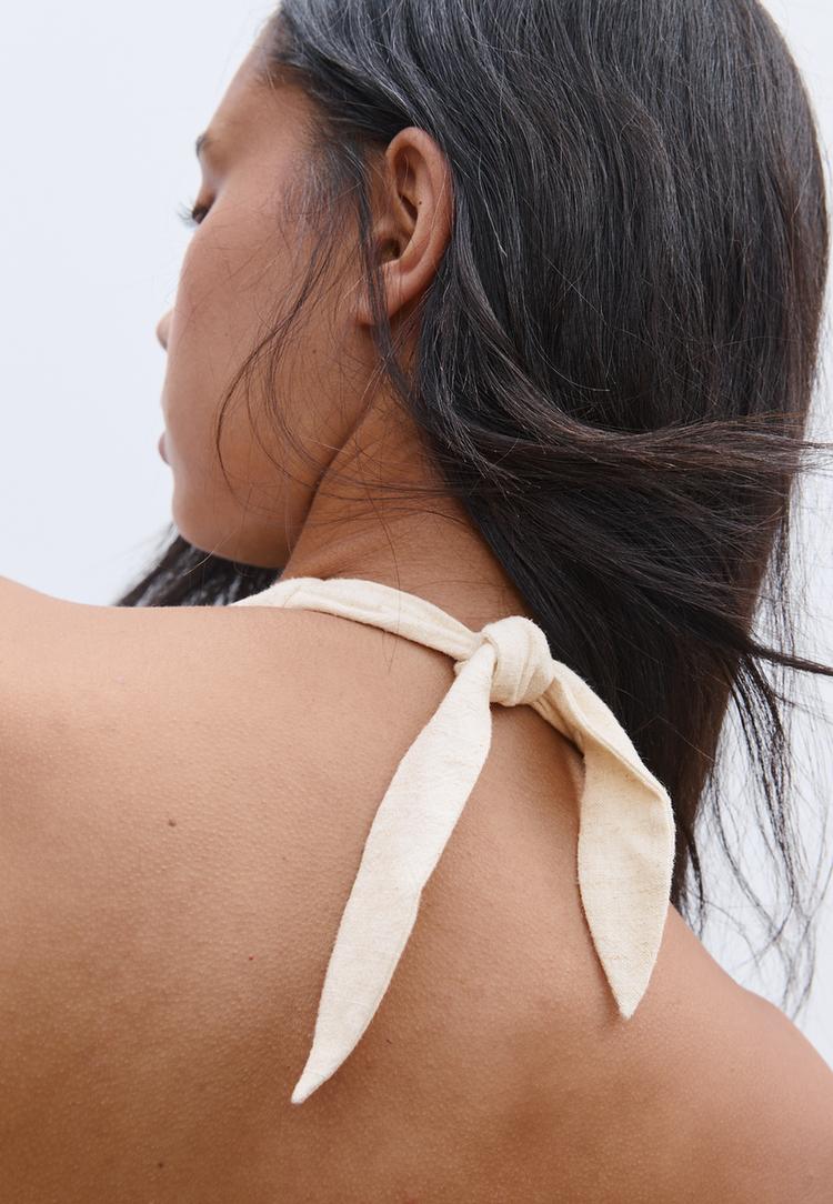 top halter botones con lino