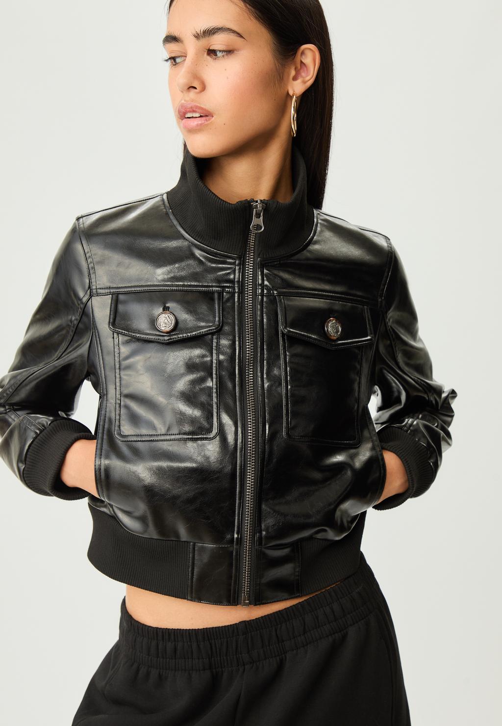Blouson court boutons similicuir