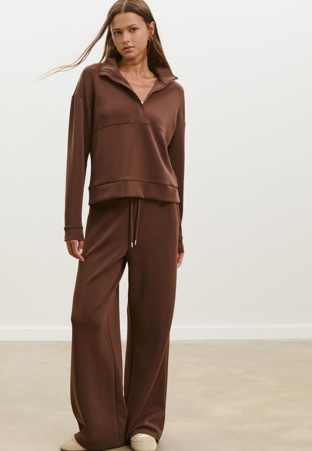 Soft-touch sweatshirt with zip