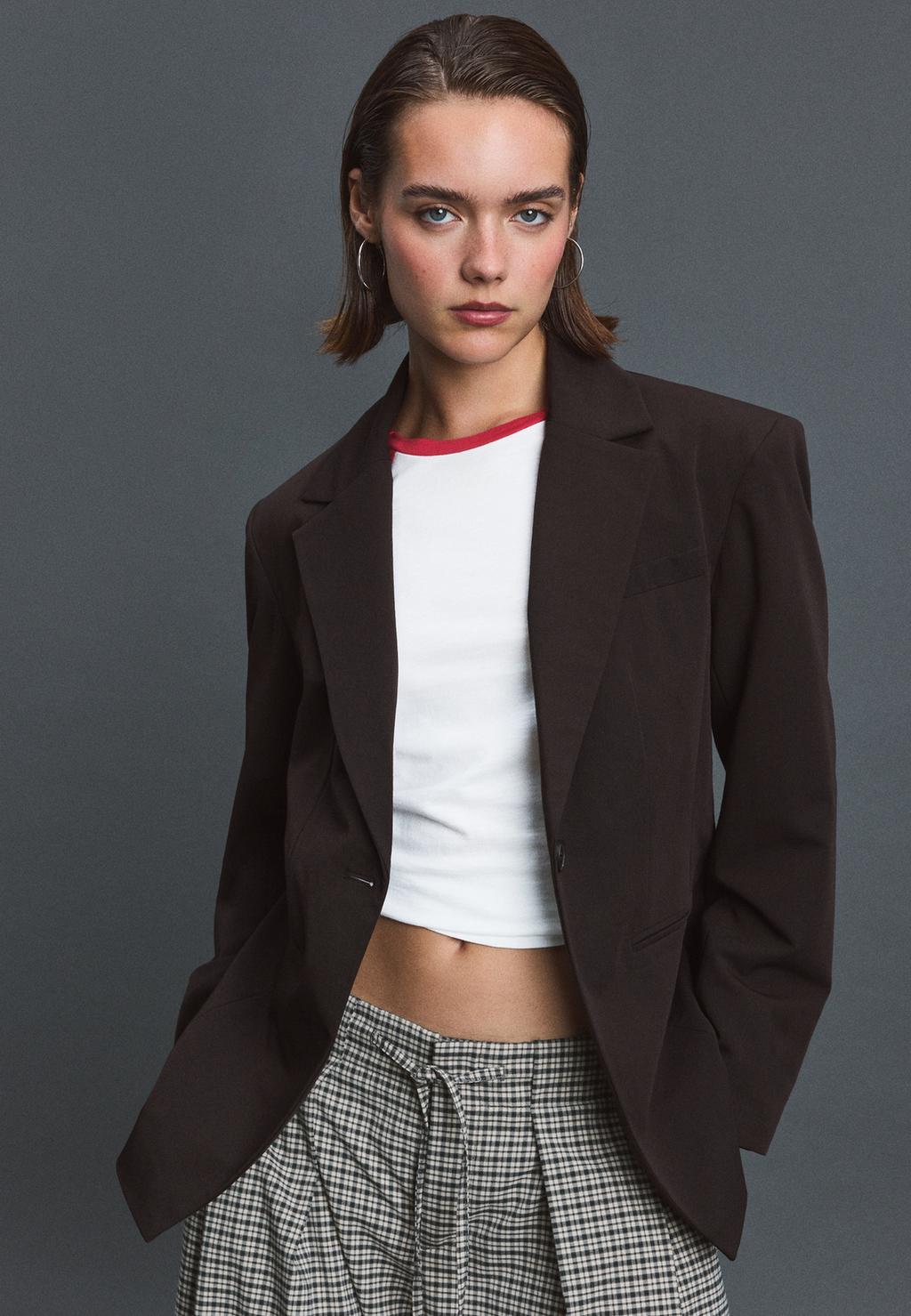 Stradivarius Bədənə oturan düyməli blazer