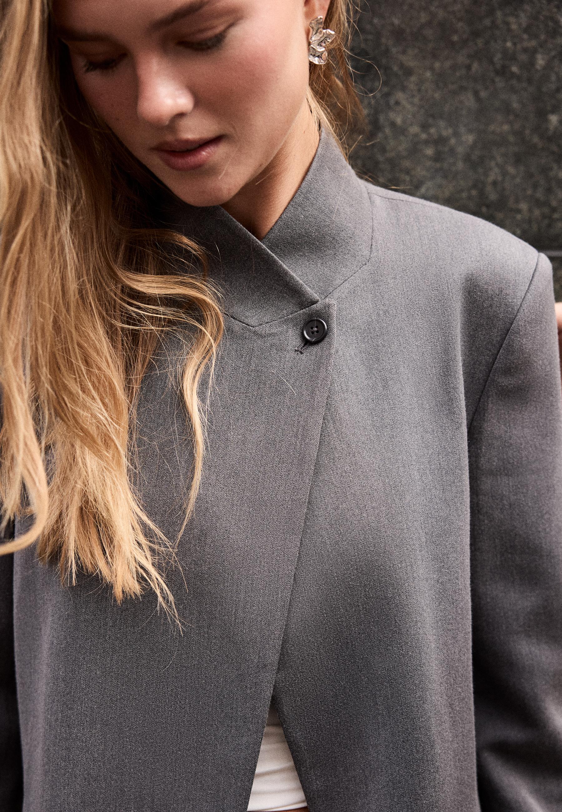 Asymmetric blazer — Grey