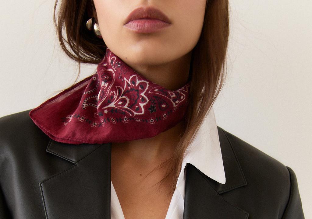 Bandana imprimé avec broderies