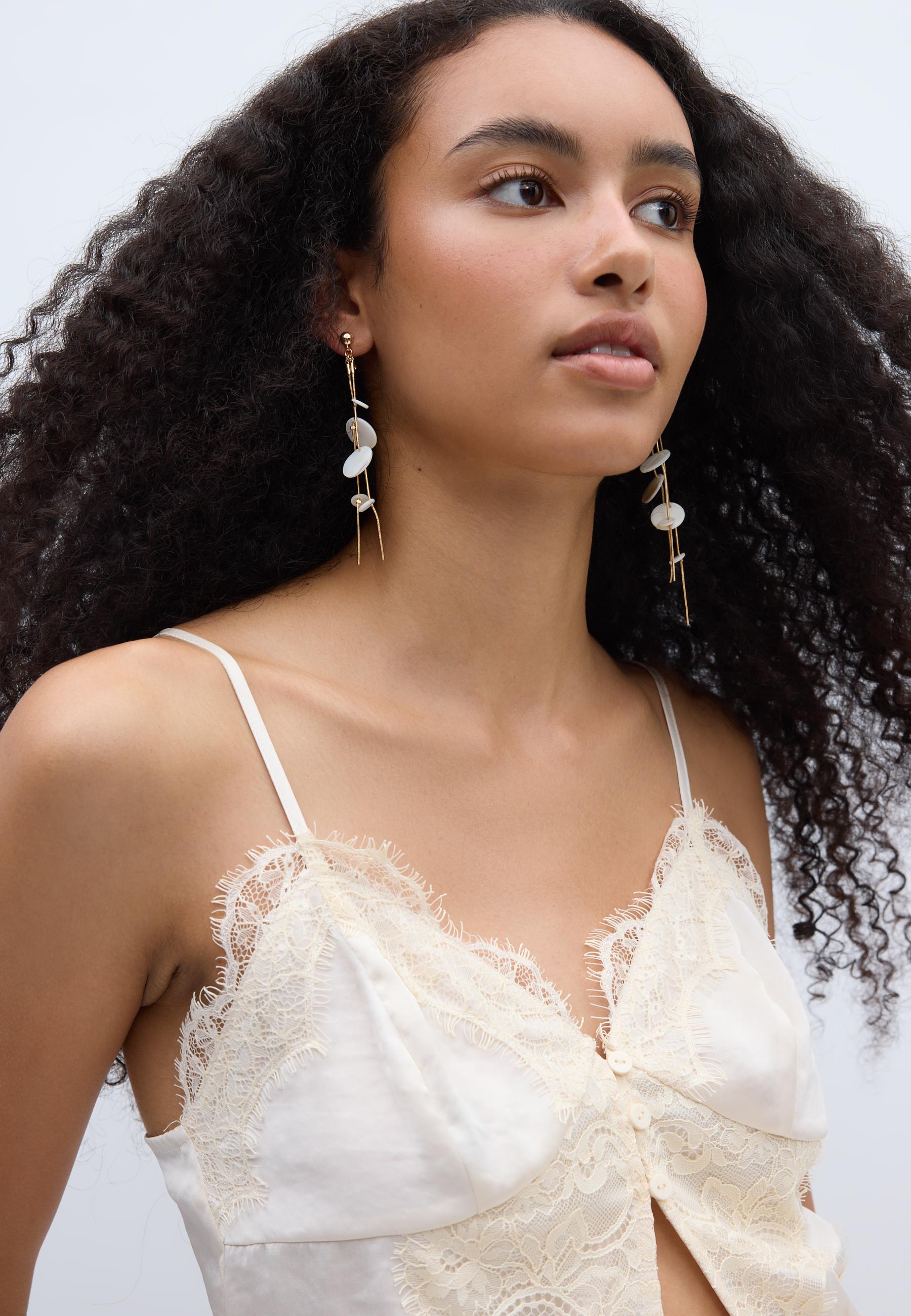 Mother-of-pearl effect dangle earrings — Gold