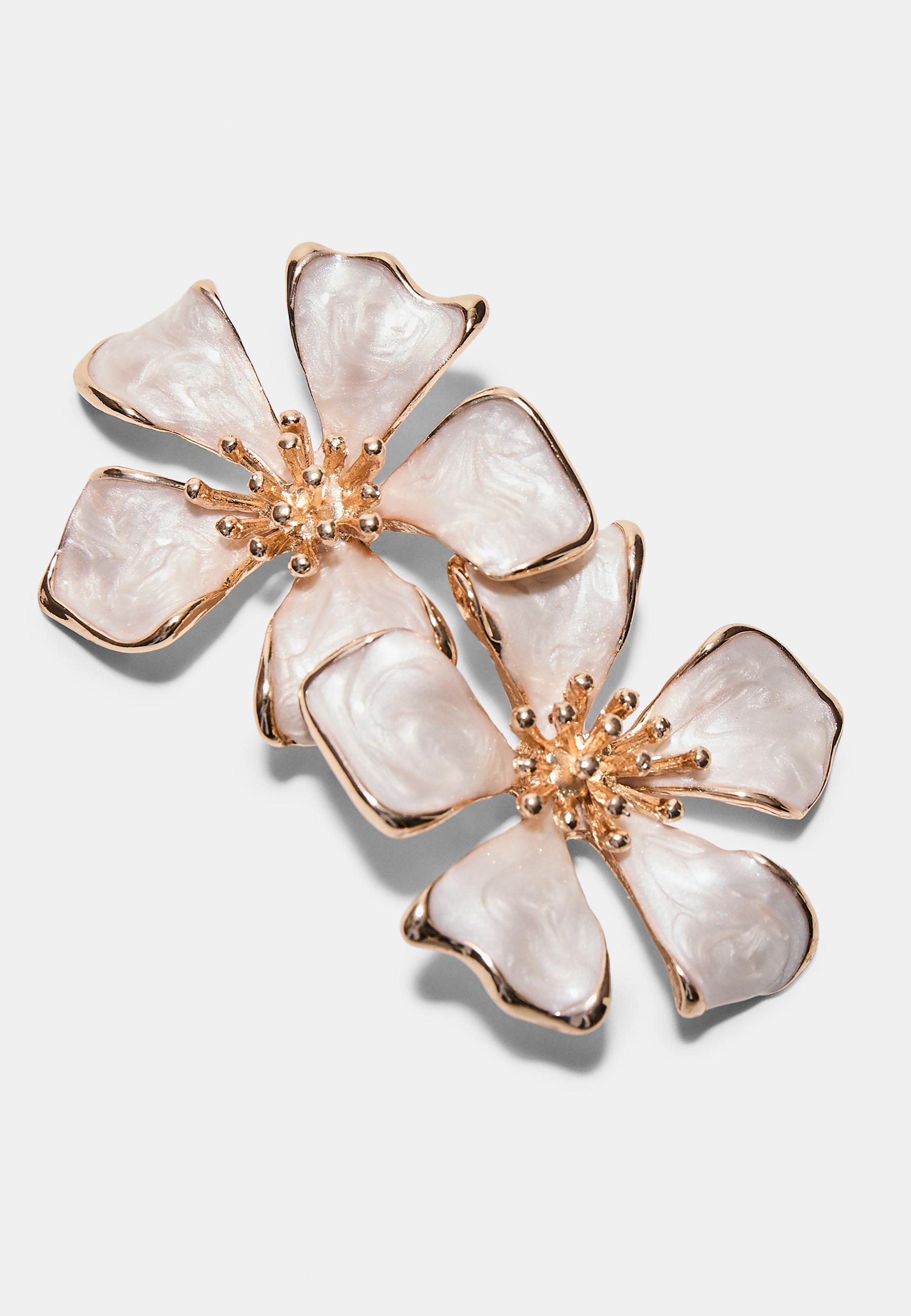 Enamelled flower earrings — Ecru