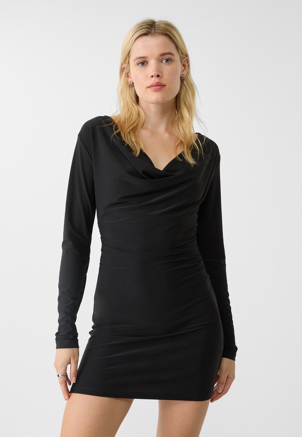 Robe courte décolleté fluide