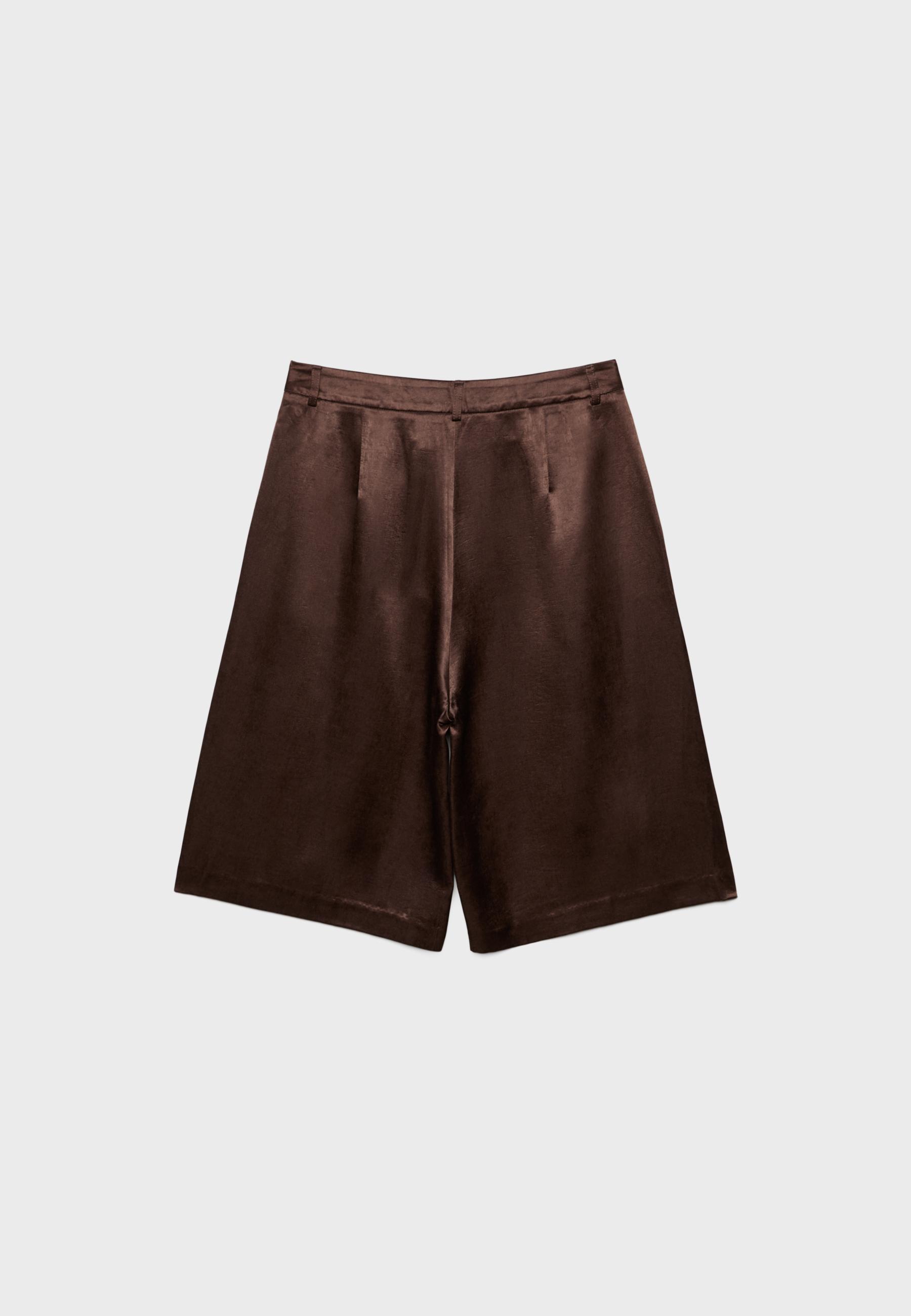 Satin Bermuda shorts with darts
