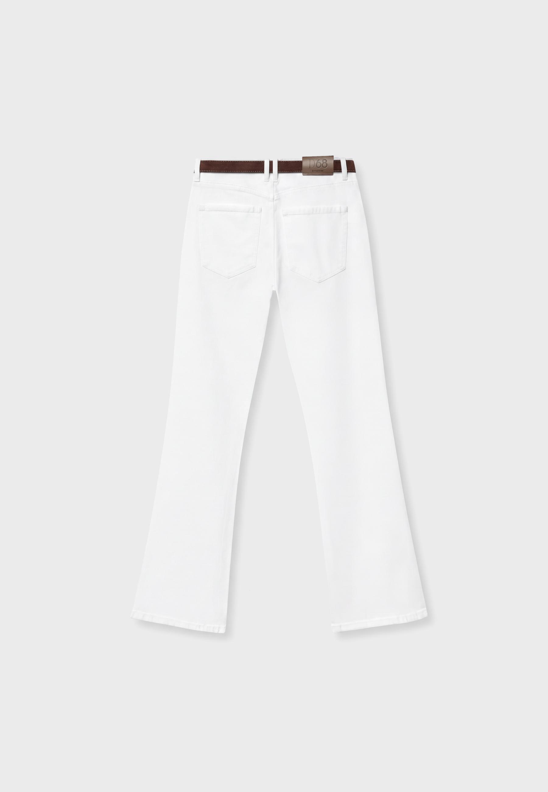 D68 Belted boot-cut jeans — White