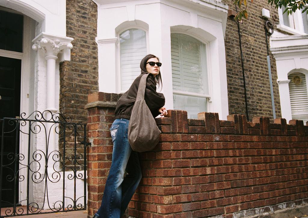 Jeans flare bordados bolsillos