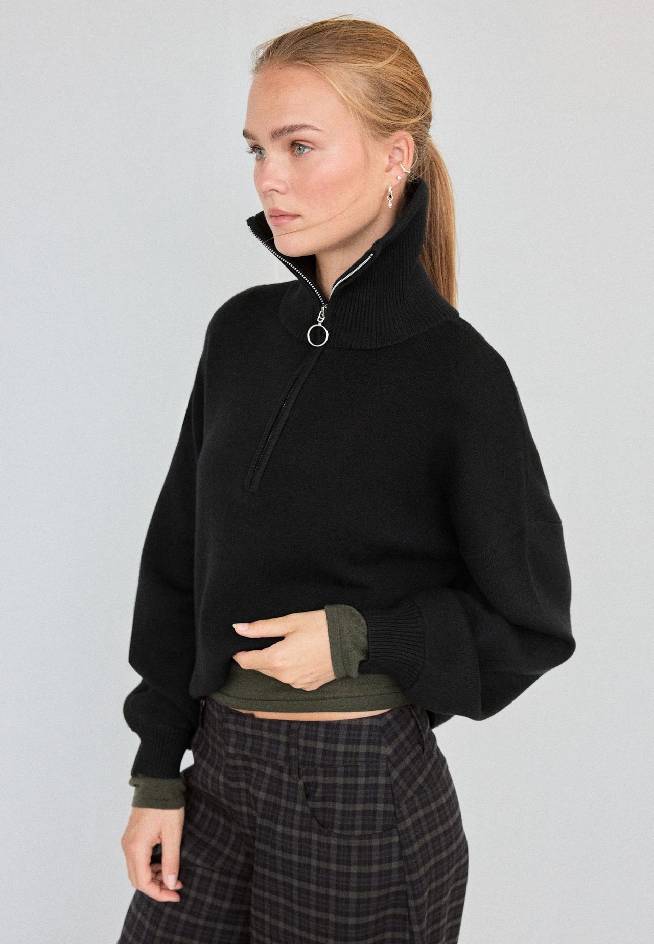 Zip-up knit sweater — Black
