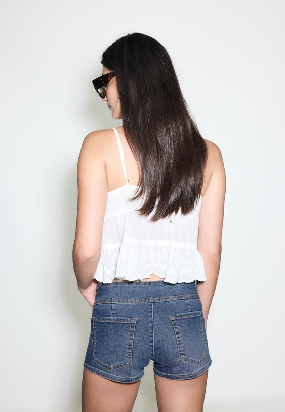 short denim botones