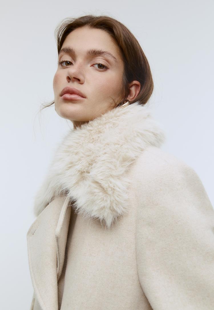 abrigo cuello efecto pelo con lana