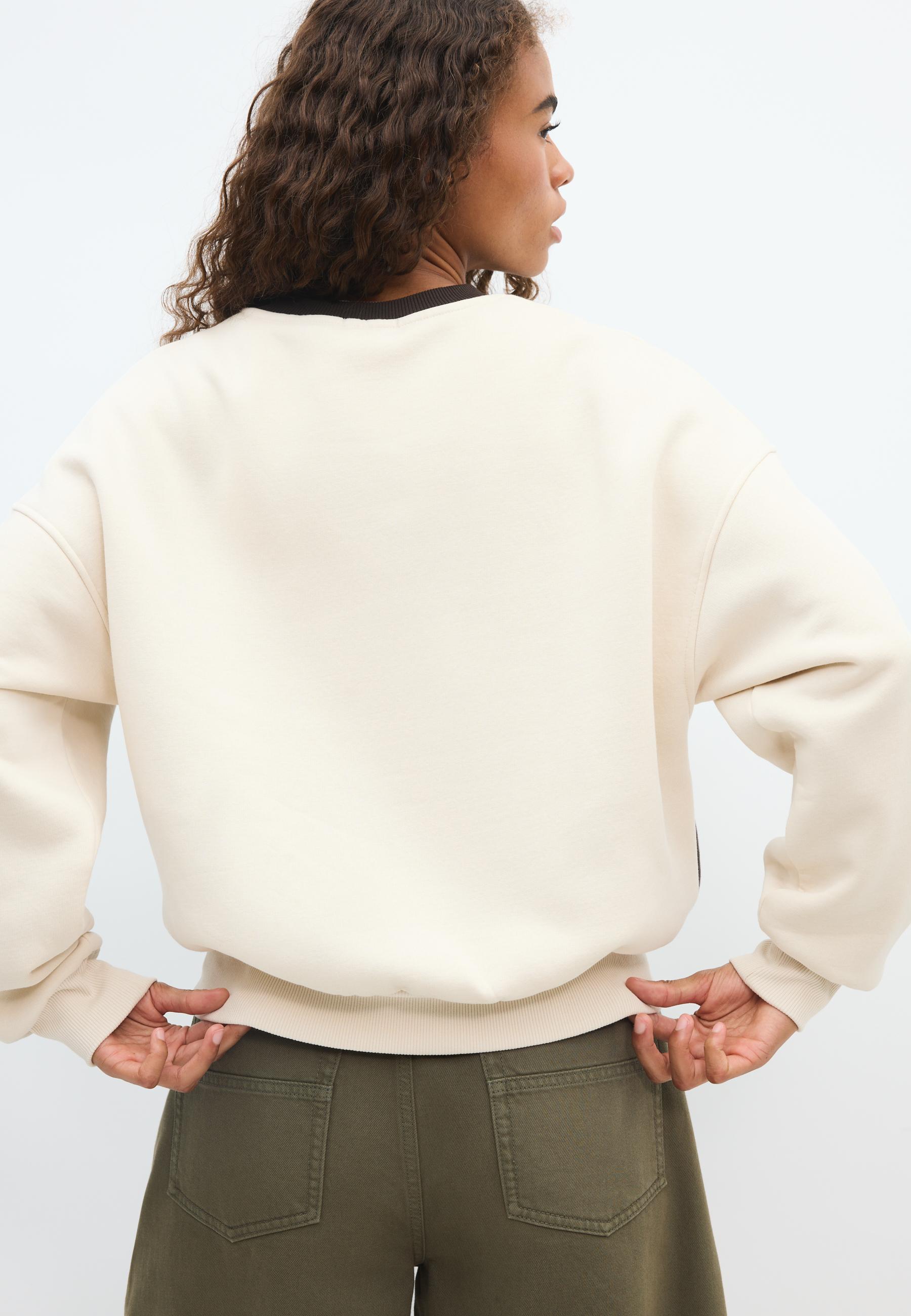 Contrast collar sweatshirt — Ecru