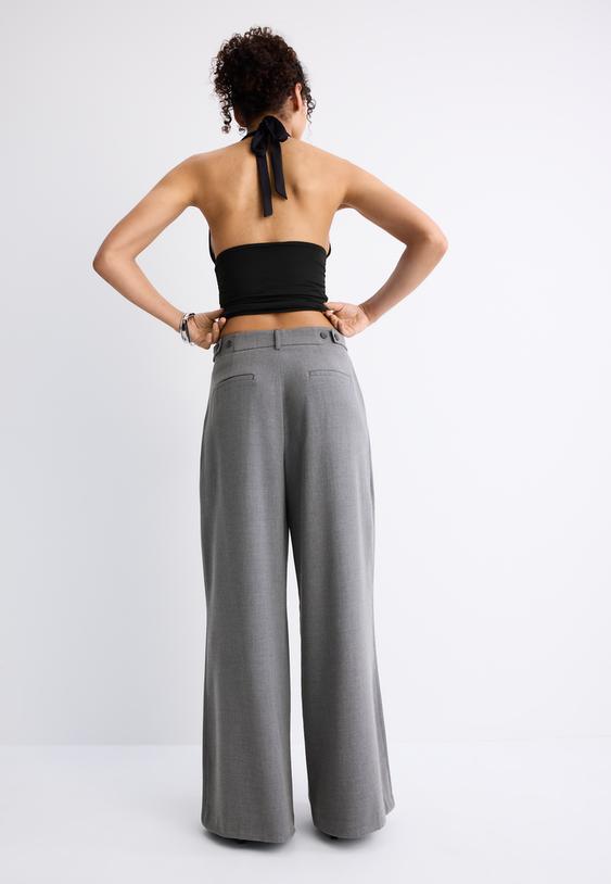 superweit-geschnittene-verstellbare-hose