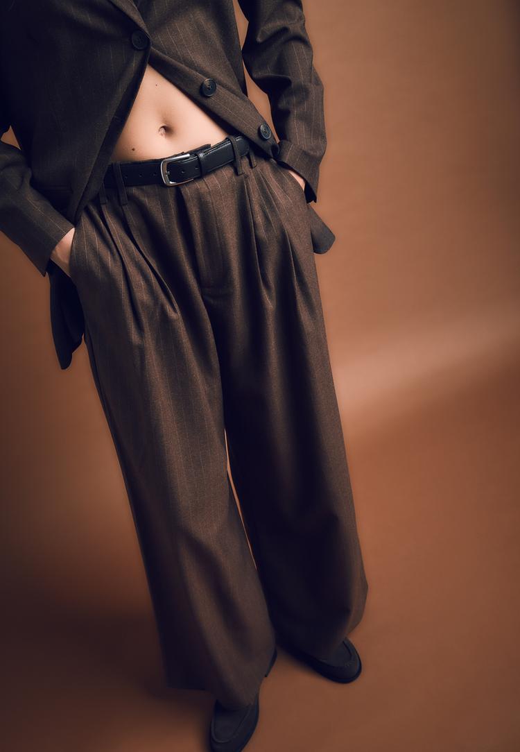 gestreifte-bundfaltenhose