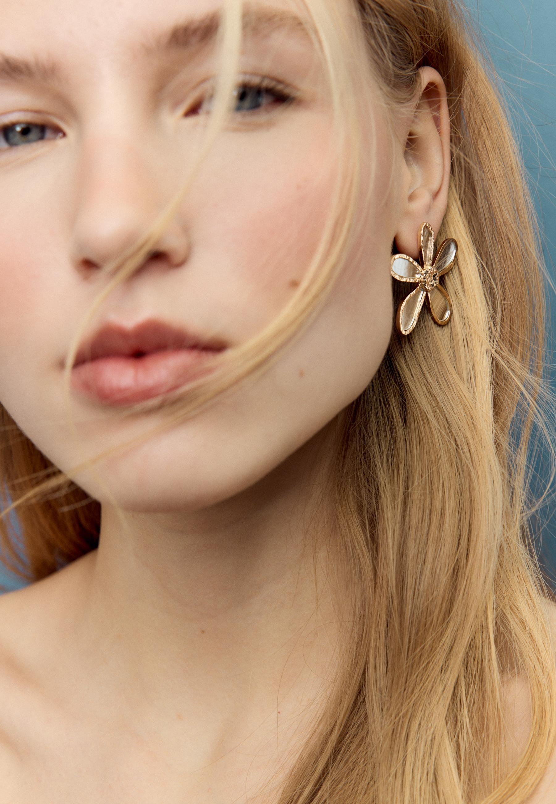 Mirror effect flower earrings — Gold