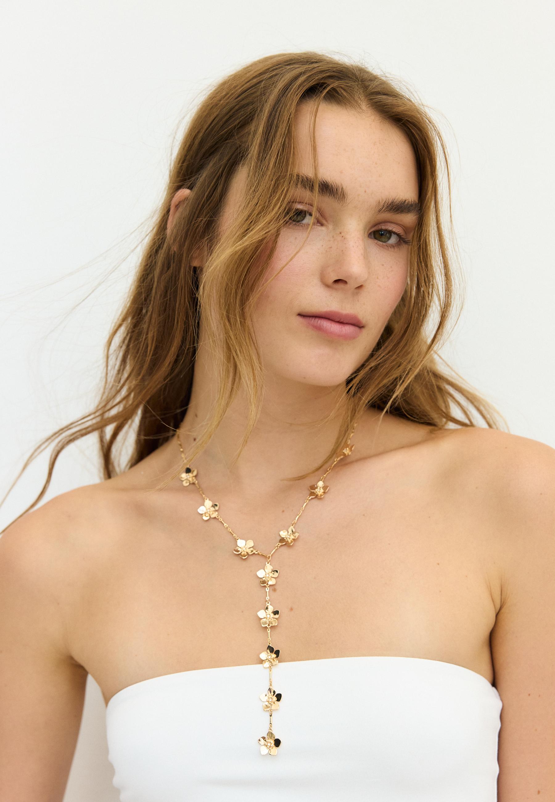 Mini flower lariat necklace — Gold