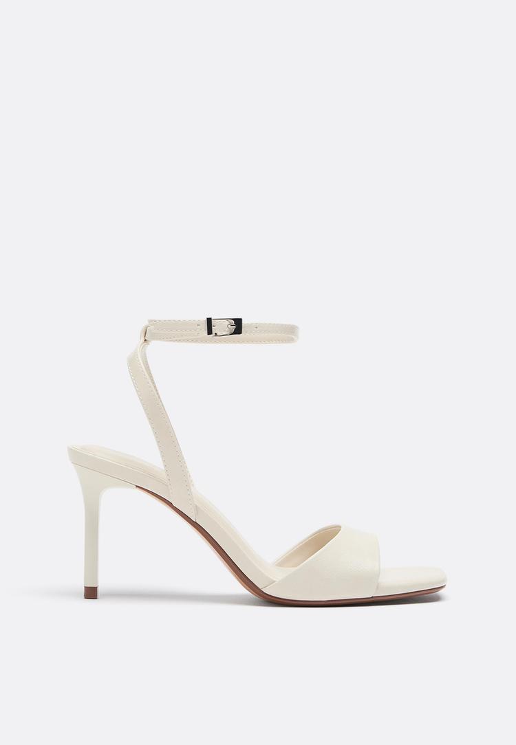 Stradivarius Sandale S Tankom Potpeticom Krem 40