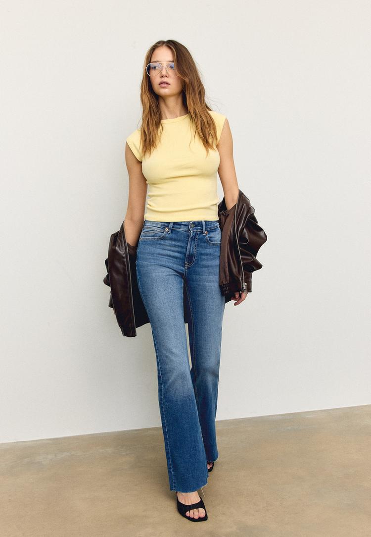 Stradivarius D74 Blugi Evazați Cu Șliț Efect Prespălat Denim Albastru Mediu Deschis 38