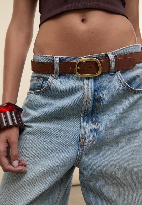 cinturon pespuntes hebilla asimetrica