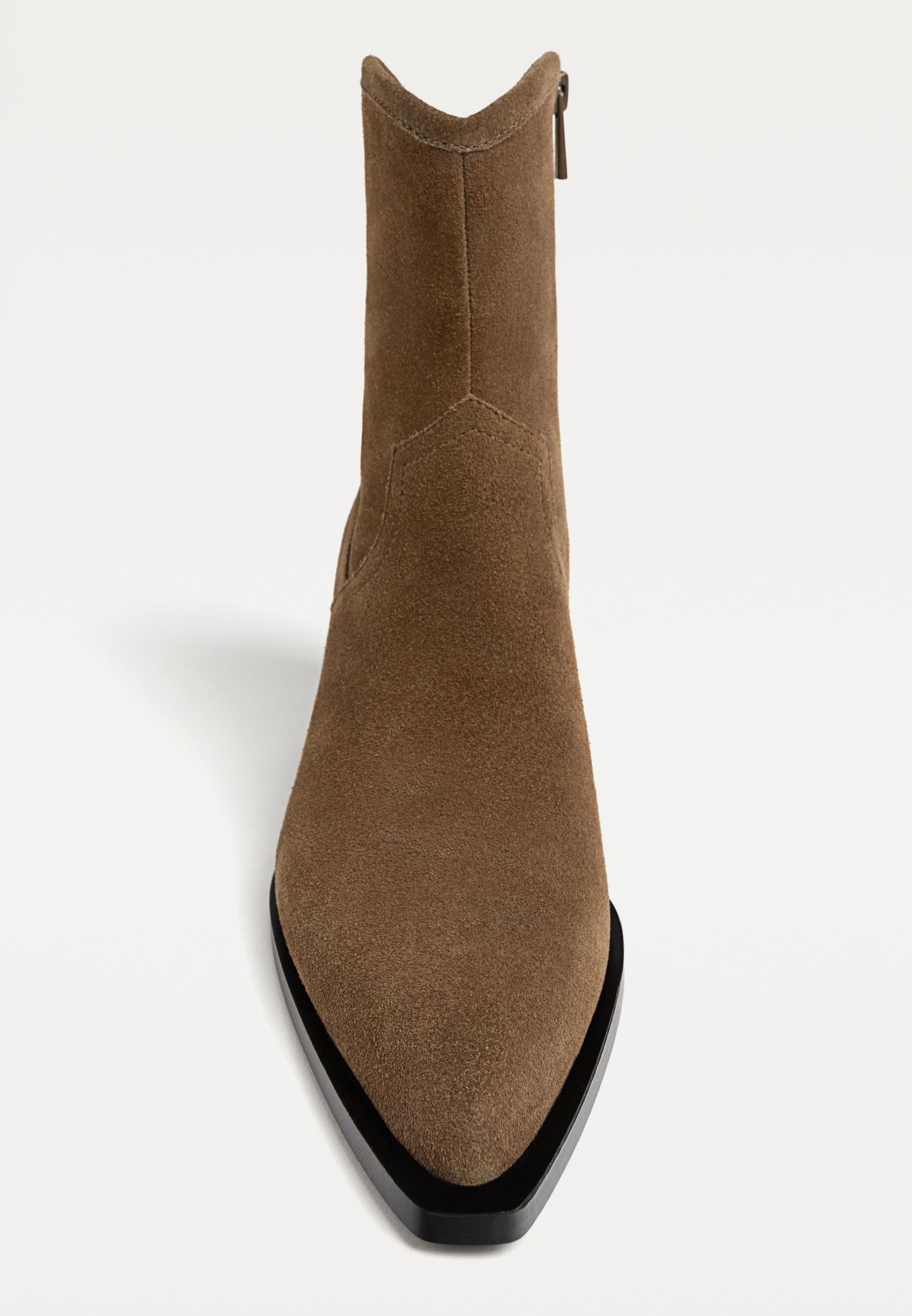 Leren cowboy enkellaars - Mode voor dames | Stradivarius Netherlands